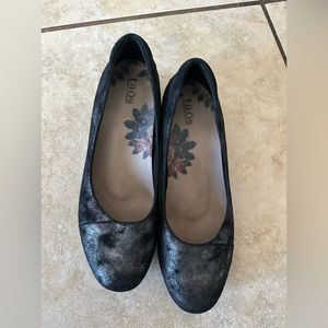 Black Taos shoes size 7.5
